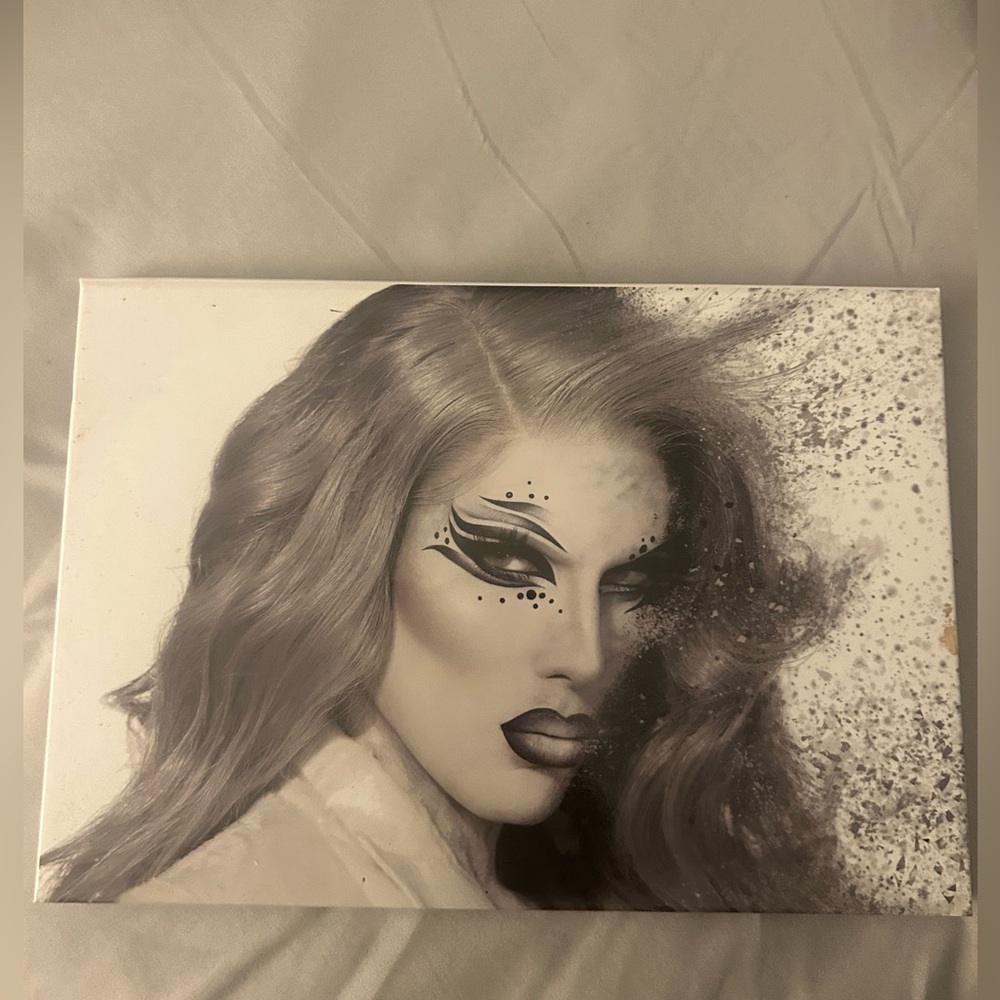 Jeffree Star Cosmetics CREMATED EYESHADOW PALETTE